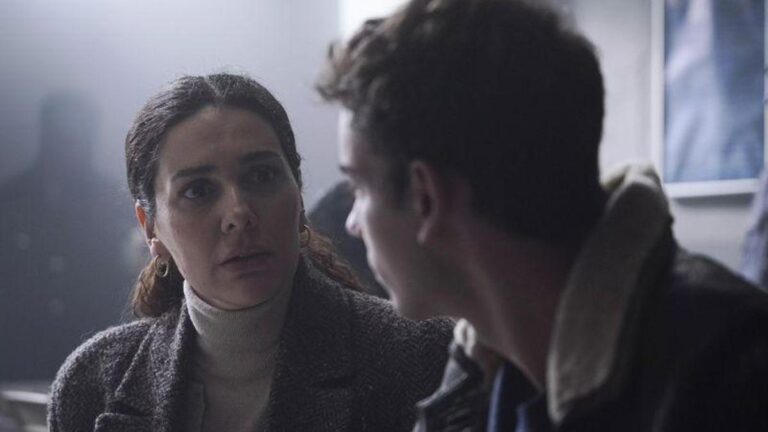 Anne, Ankara’nın on ikinci bölümü bir parçaya bakıyor! Annem Ankara en son tam saat!