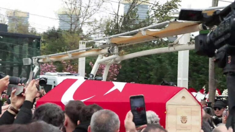 Volkan Konak Cenaze Töreni Canlı ‘Kuzeyin Oğlu’ Volkan Konak’a son veda! – Son Dakika Magazin Haberleri