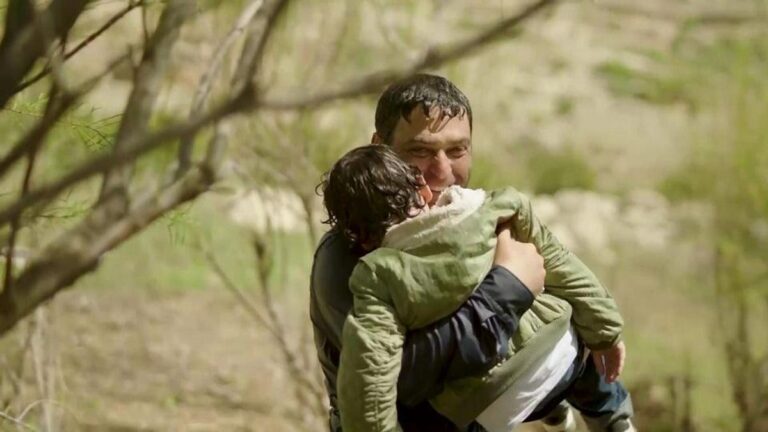 Buz gibi havada sırılsıklam beklediler: ”Uzak Şehir” için özel ekip getirildi! – Magazin Haberleri