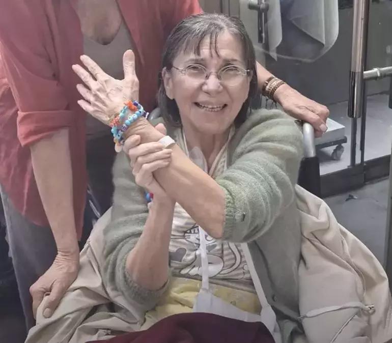 Rose, oonat severlerden dua istedi