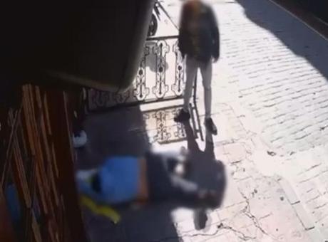 Beyoğlu’nda epilepsi hastasına saldırı: Nöbet sırasında soyuldu!