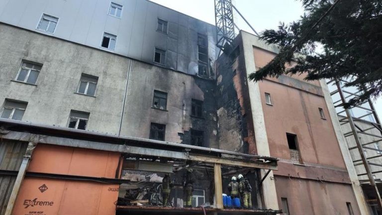 Arnavutköy’de Fabrikada Yangın Çıktı